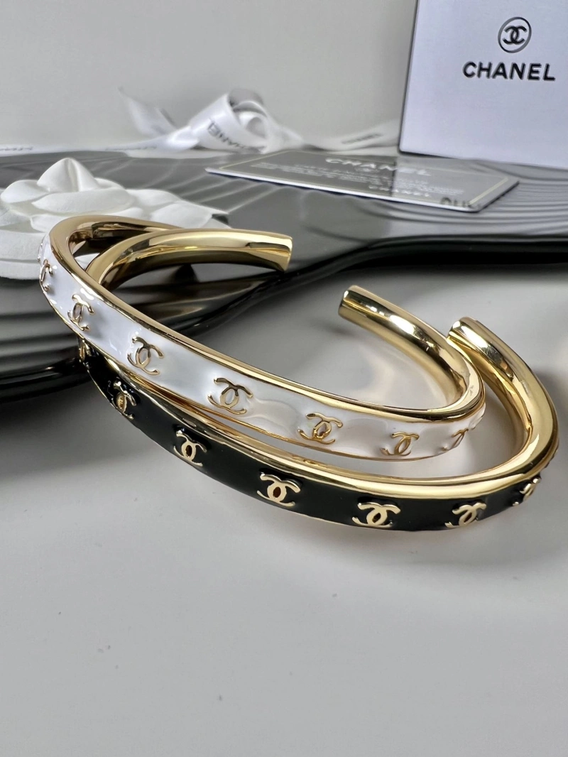 Fashionable Chxnxl Bracelets 290719