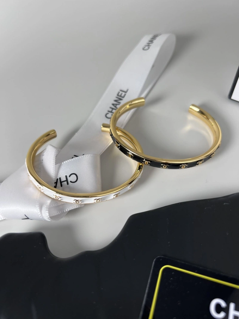 Fashionable Chxnxl Bracelets 290719