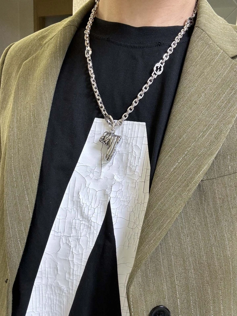 EyeCatching Gxccx Necklaces 303604