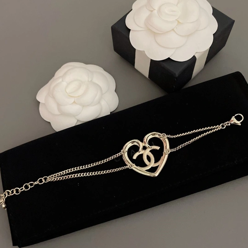Compact Chxnxl Necklaces 289577