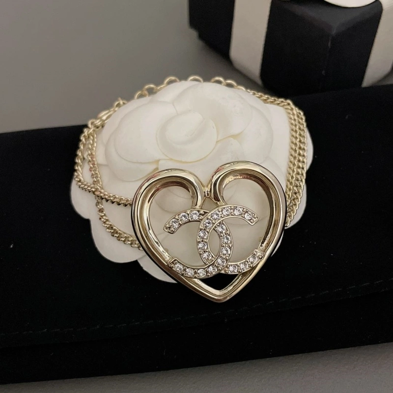 Compact Chxnxl Necklaces 289577