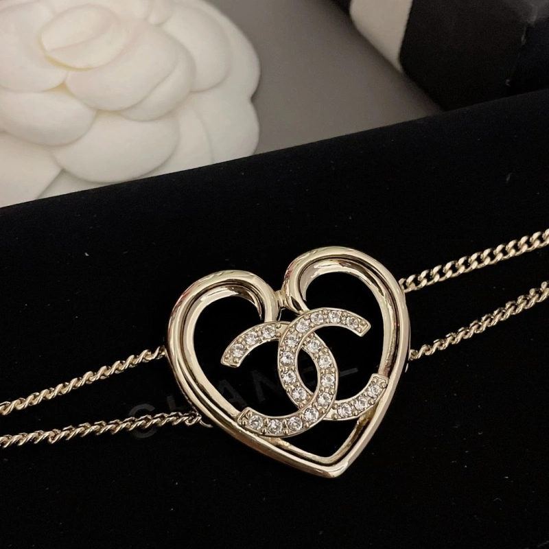 Compact Chxnxl Necklaces 289577