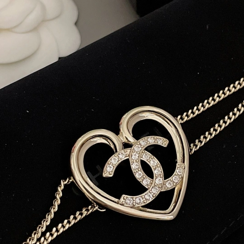 Compact Chxnxl Necklaces 289577