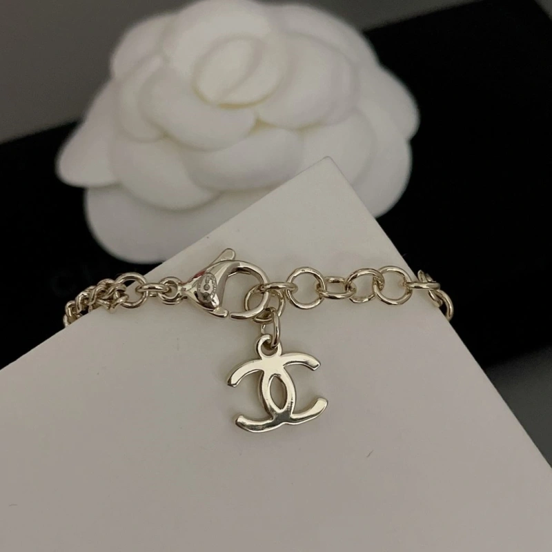 Compact Chxnxl Necklaces 289577
