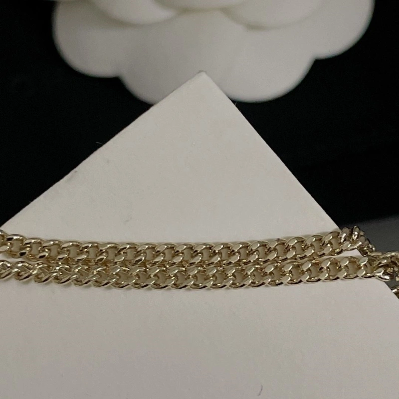 Compact Chxnxl Necklaces 289577