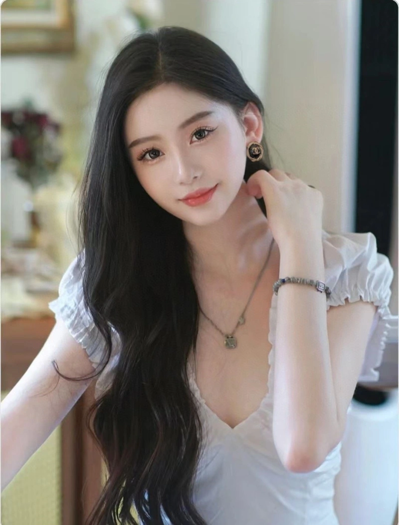 Flexible Chxnxl Earrings 289947