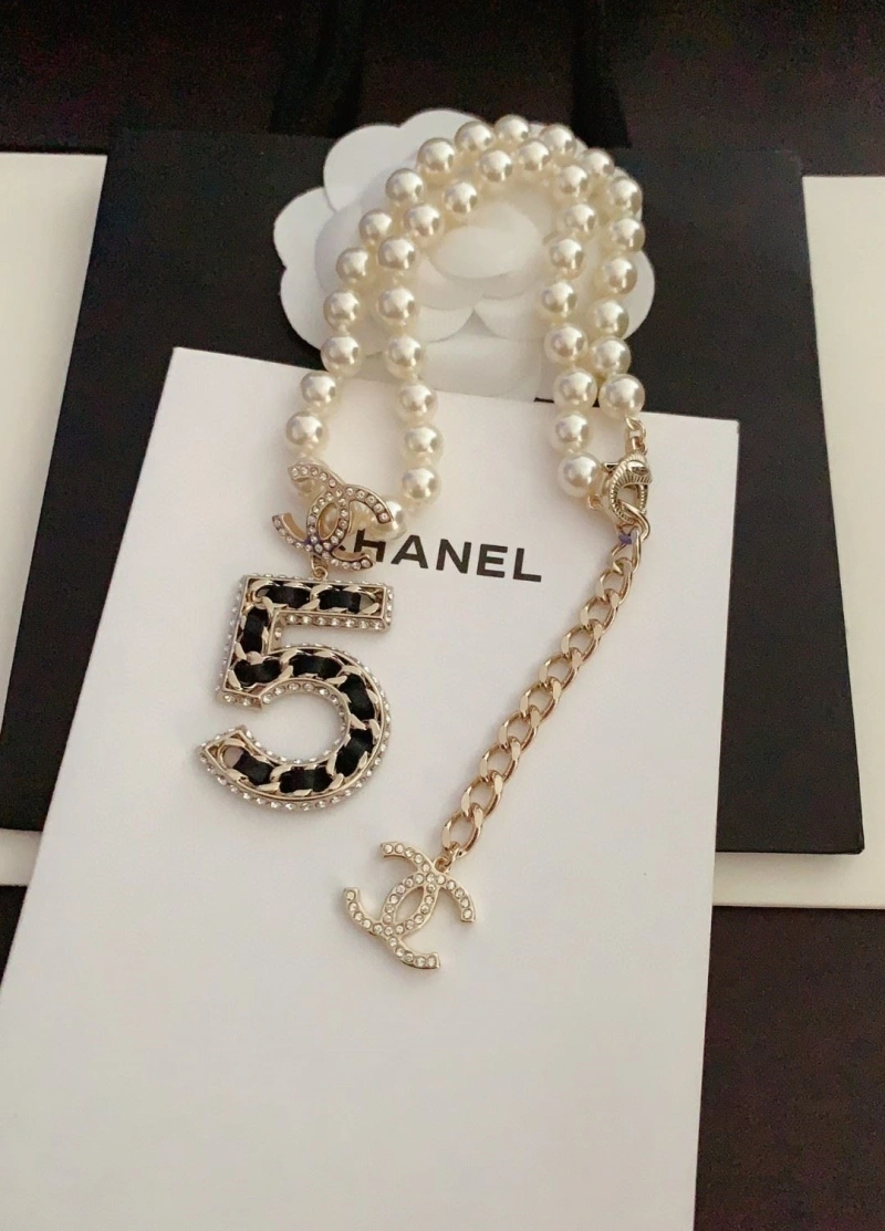 Sleek Chxnxl Necklaces 289563