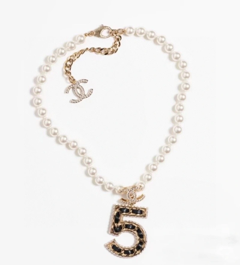 Sleek Chxnxl Necklaces 289563