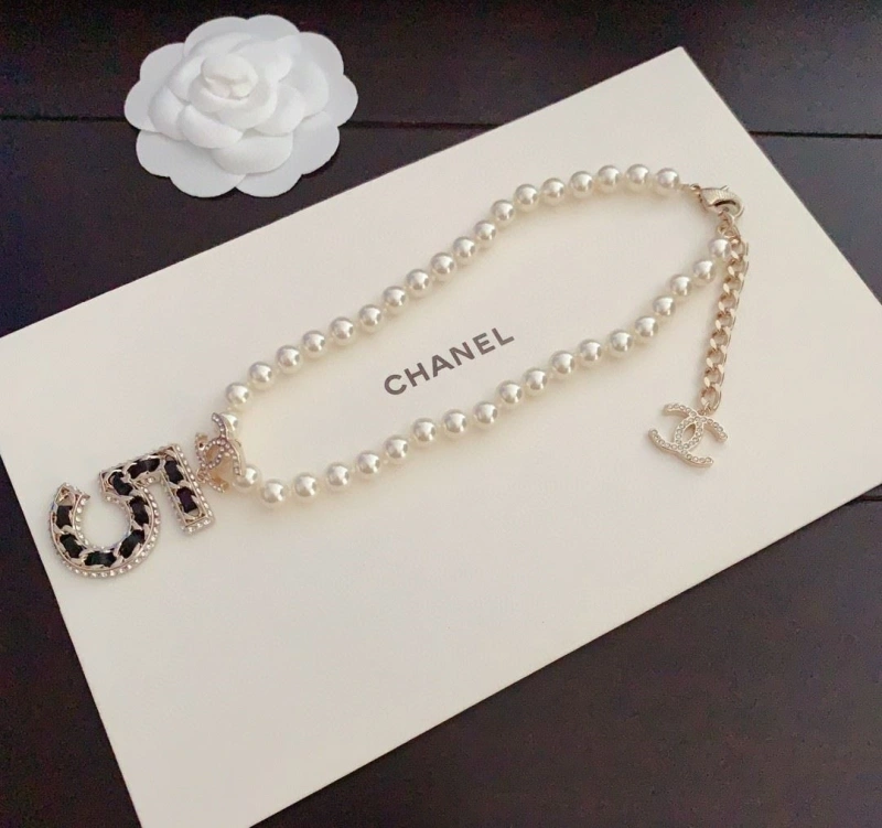 Sleek Chxnxl Necklaces 289563