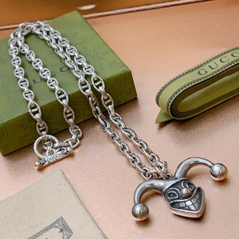 EyeCatching Gxccx Necklaces 303548