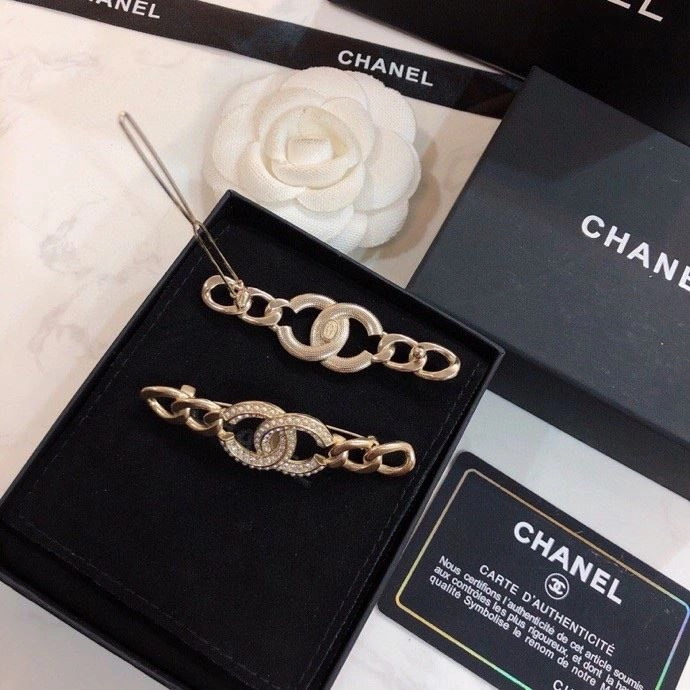 Minimalist Chxnxl Brooches 290522