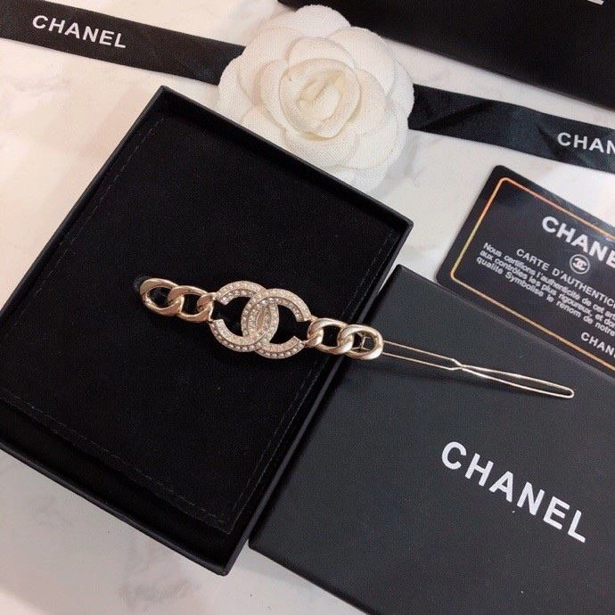 Minimalist Chxnxl Brooches 290522