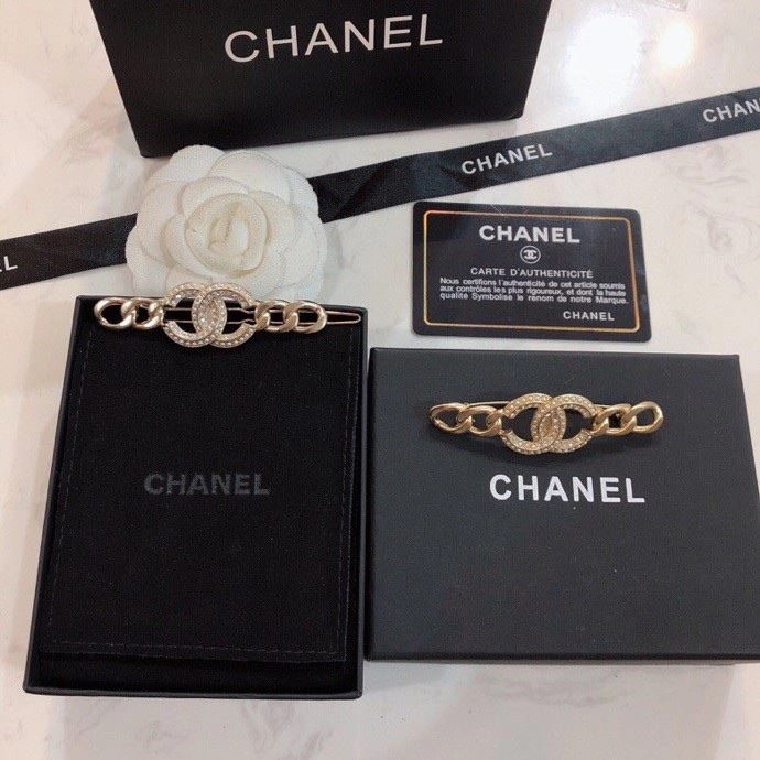 Minimalist Chxnxl Brooches 290522