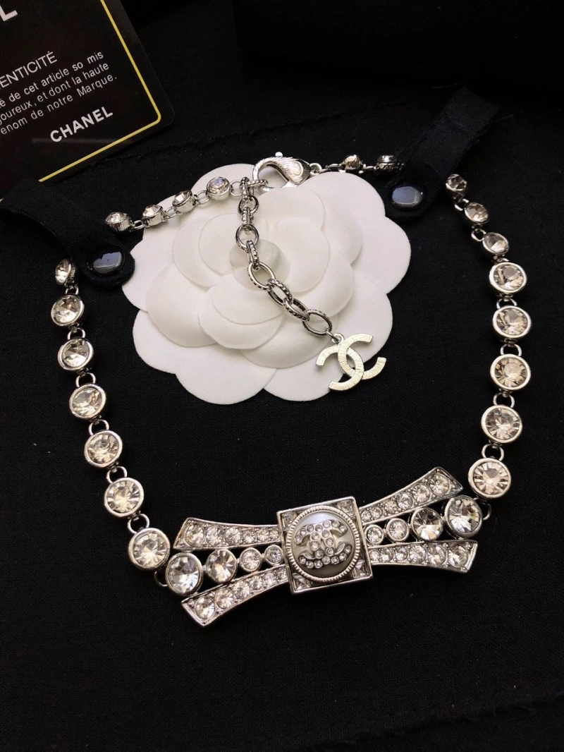 Stylish Chxnxl Necklaces 289566