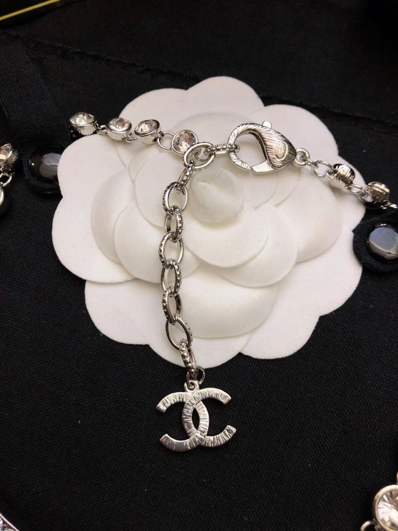 Stylish Chxnxl Necklaces 289566