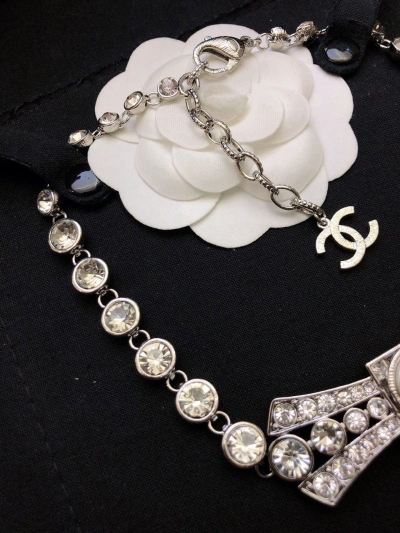 Stylish Chxnxl Necklaces 289566