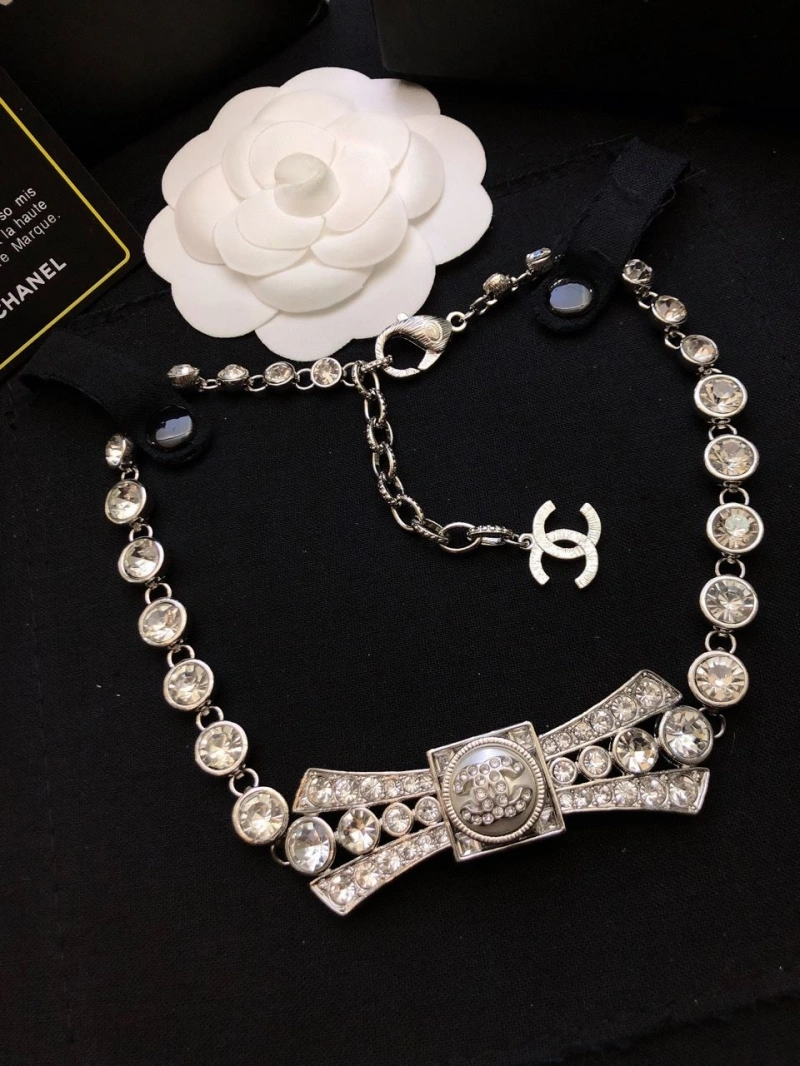 Stylish Chxnxl Necklaces 289566