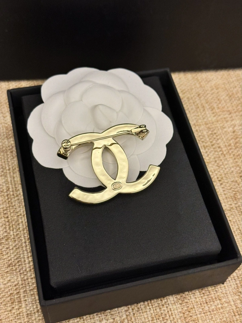 Sophisticated Chxnxl Brooches 290524