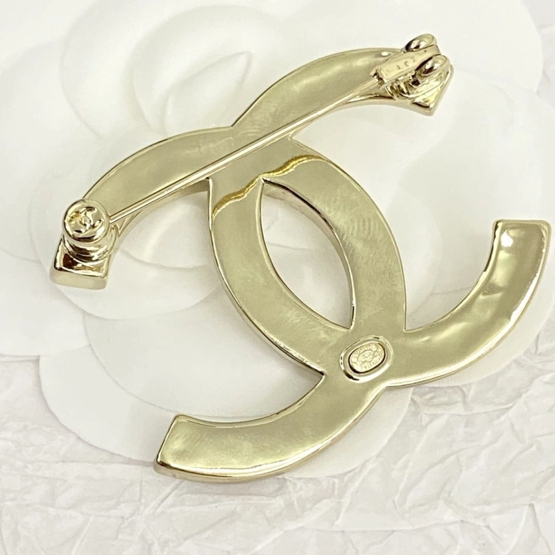 Compact Chxnxl Brooches 290519