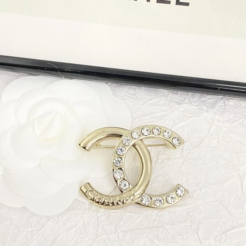 Compact Chxnxl Brooches 290519