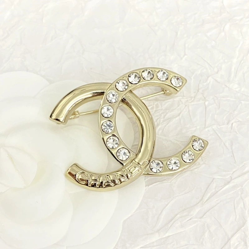 Compact Chxnxl Brooches 290519