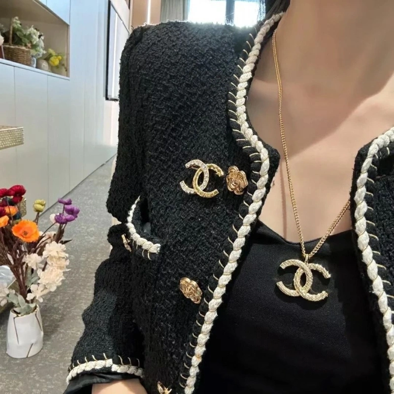 Compact Chxnxl Brooches 290519