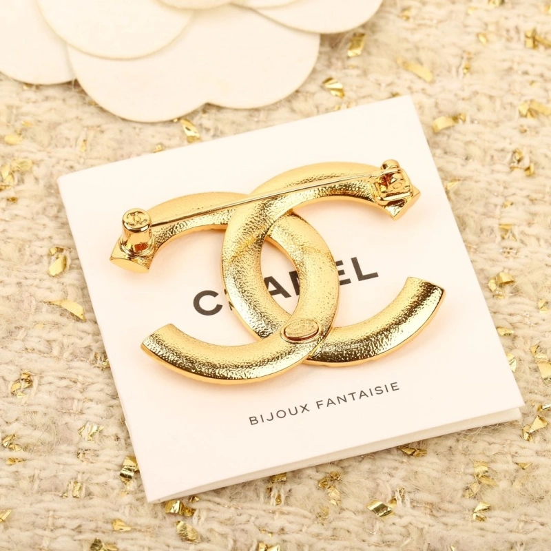 EasyMatch Chxnxl Brooches 290517