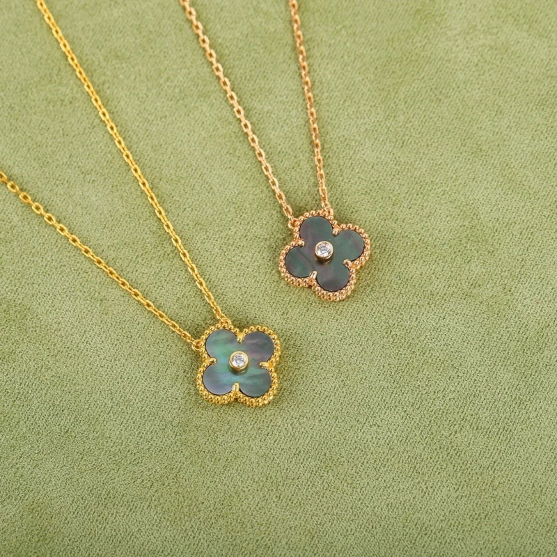 Fashionable Chxnxl Necklaces 289548