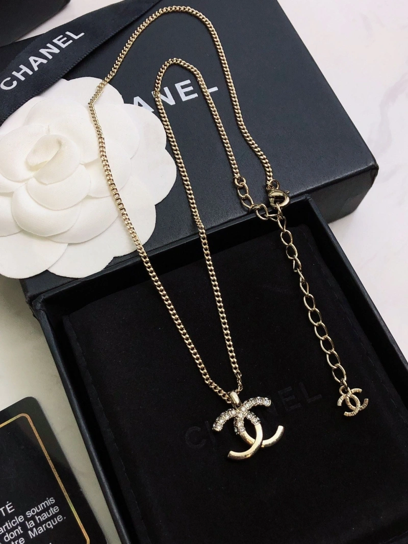 Lightweight Chxnxl Necklaces 289533