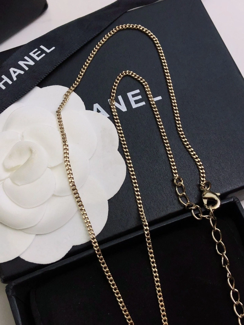 Lightweight Chxnxl Necklaces 289533