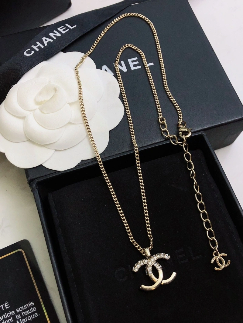 Lightweight Chxnxl Necklaces 289533