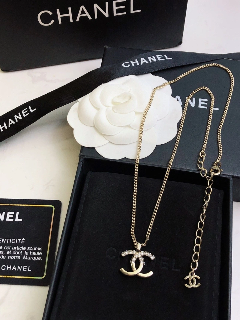 Lightweight Chxnxl Necklaces 289533
