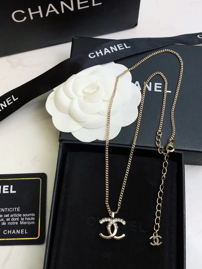 Lightweight Chxnxl Necklaces 289533