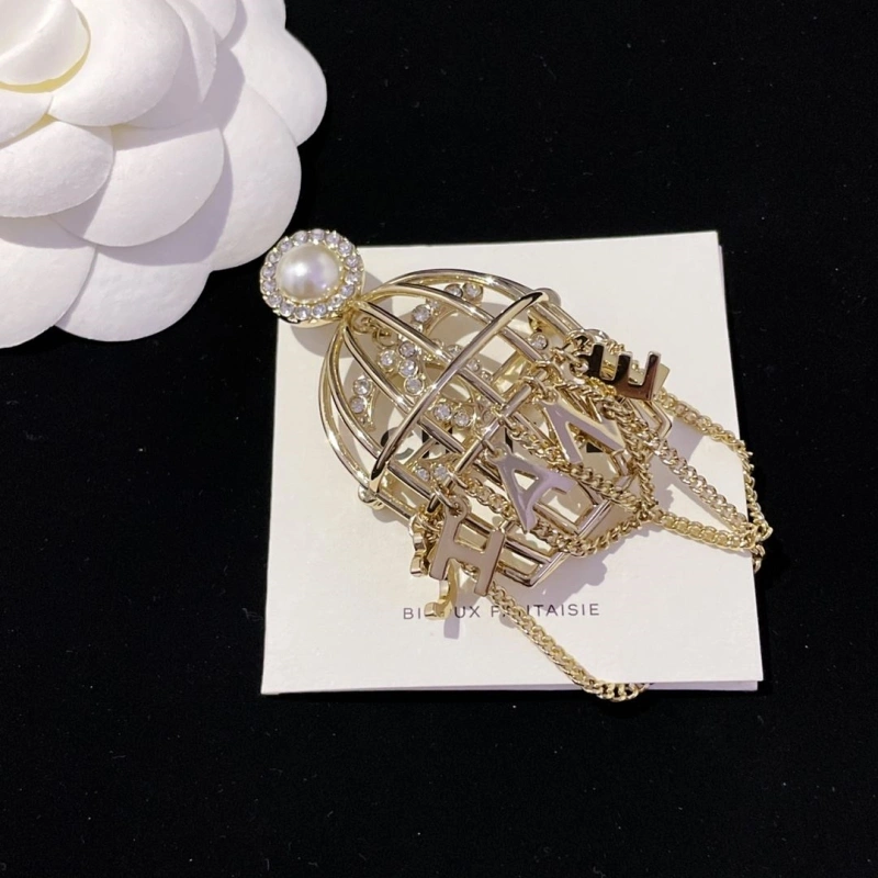 Classic Chxnxl Brooches 290514