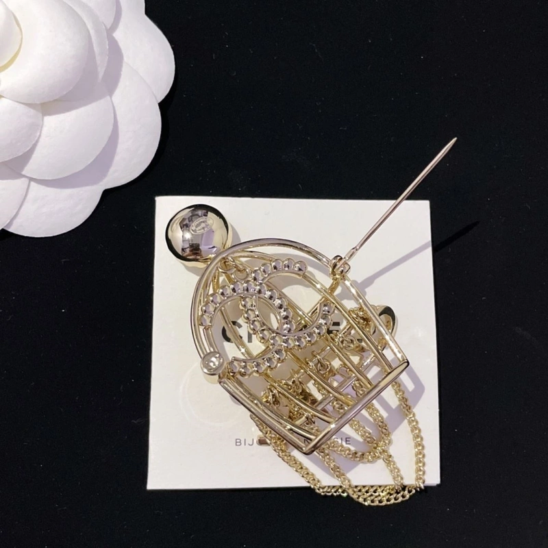 Classic Chxnxl Brooches 290514