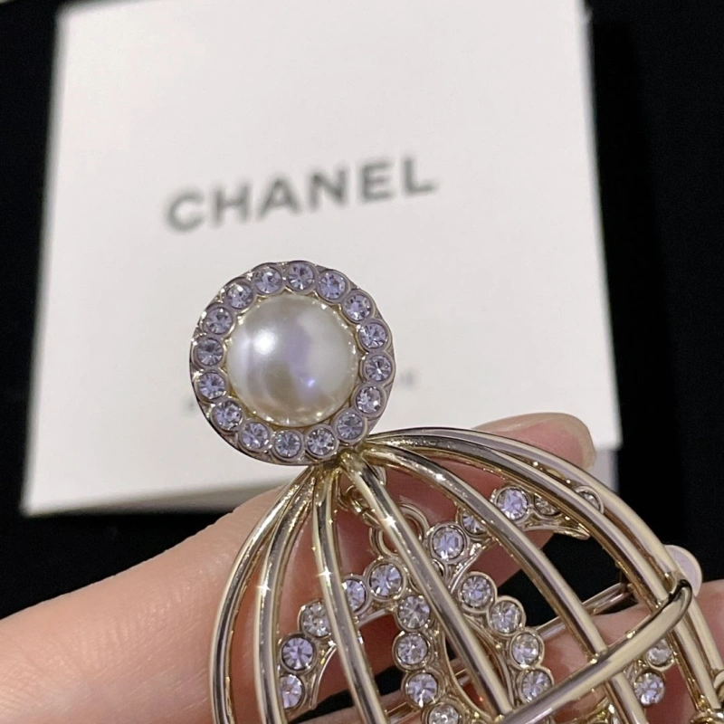 Classic Chxnxl Brooches 290514