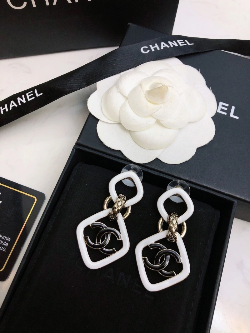 Resilient Chxnxl Earrings 289888