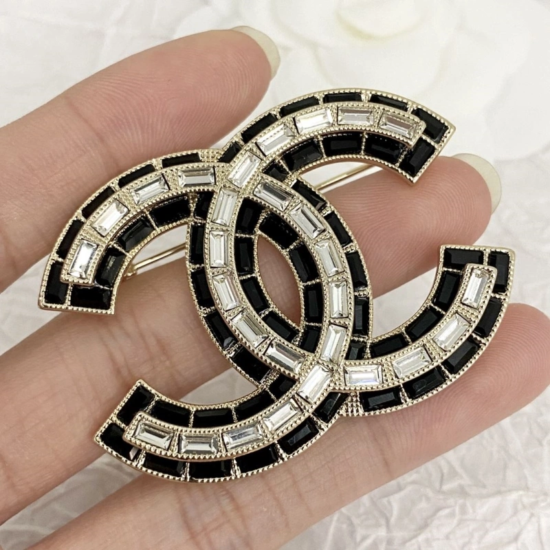 Stylish Chxnxl Brooches 284051