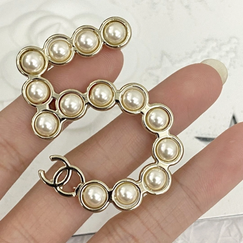 HighQuality Chxnxl Brooches 290509