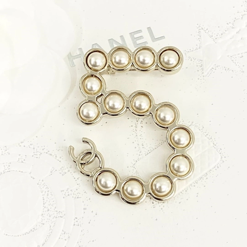 HighQuality Chxnxl Brooches 290509