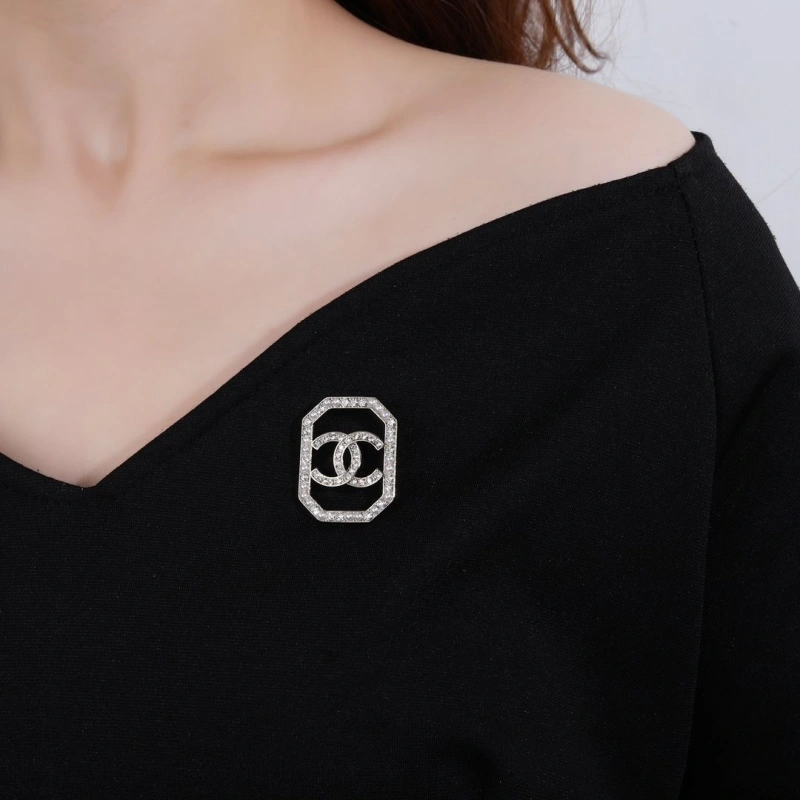 Compact Chxnxl Brooches 290502