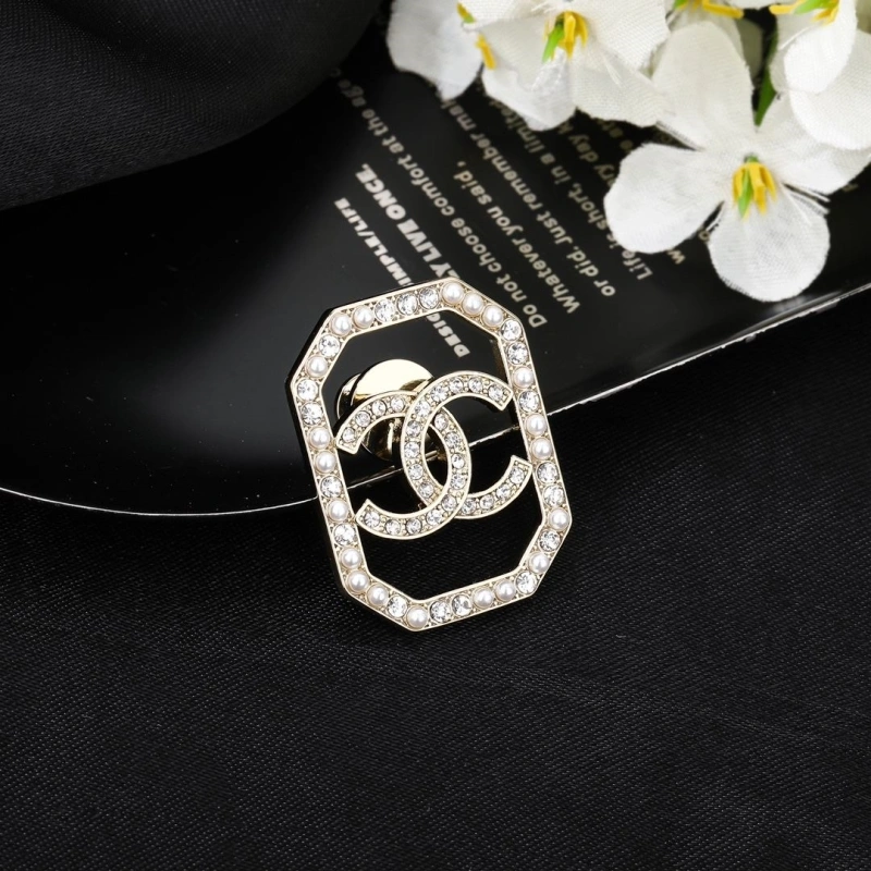 Compact Chxnxl Brooches 290502