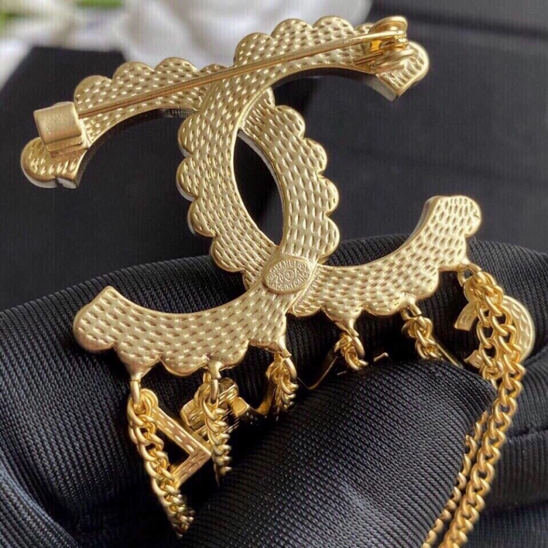 Bold Chxnxl Brooches 290508