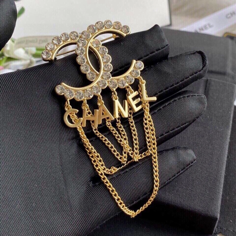 Bold Chxnxl Brooches 290508