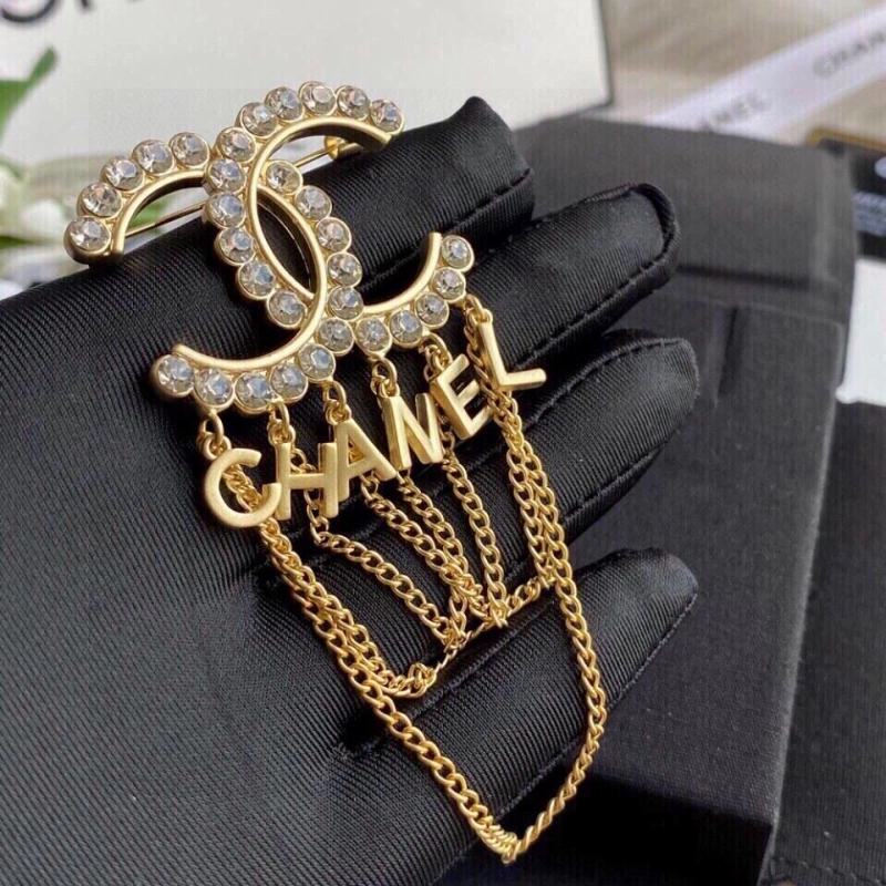 Bold Chxnxl Brooches 290508