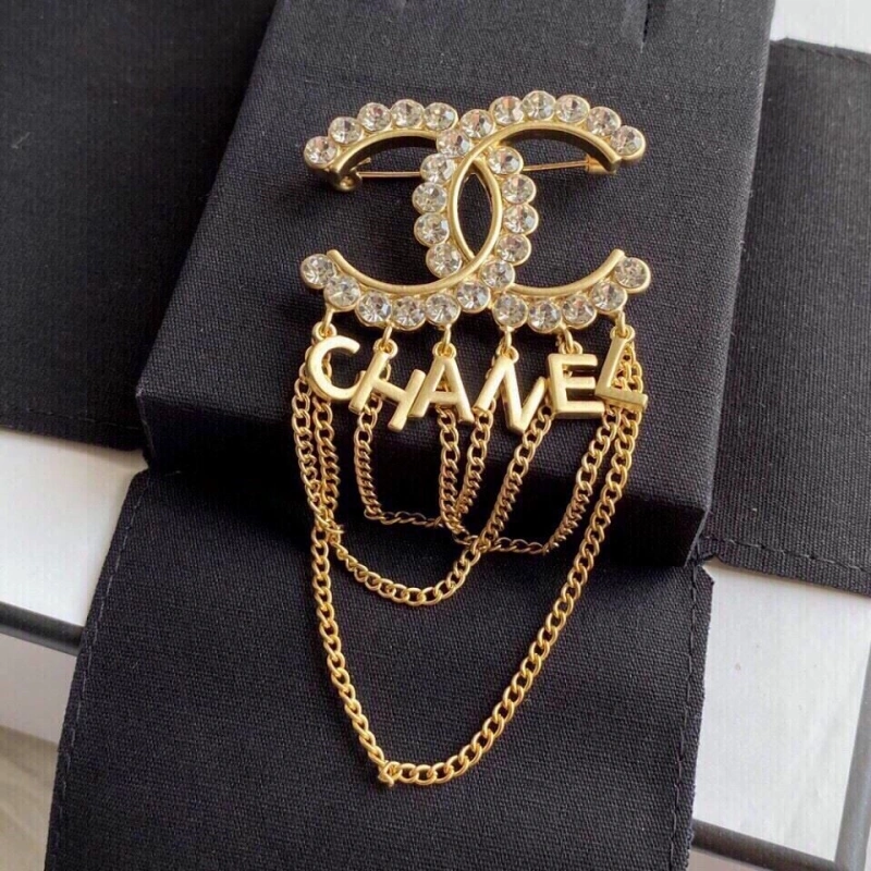 Bold Chxnxl Brooches 290508