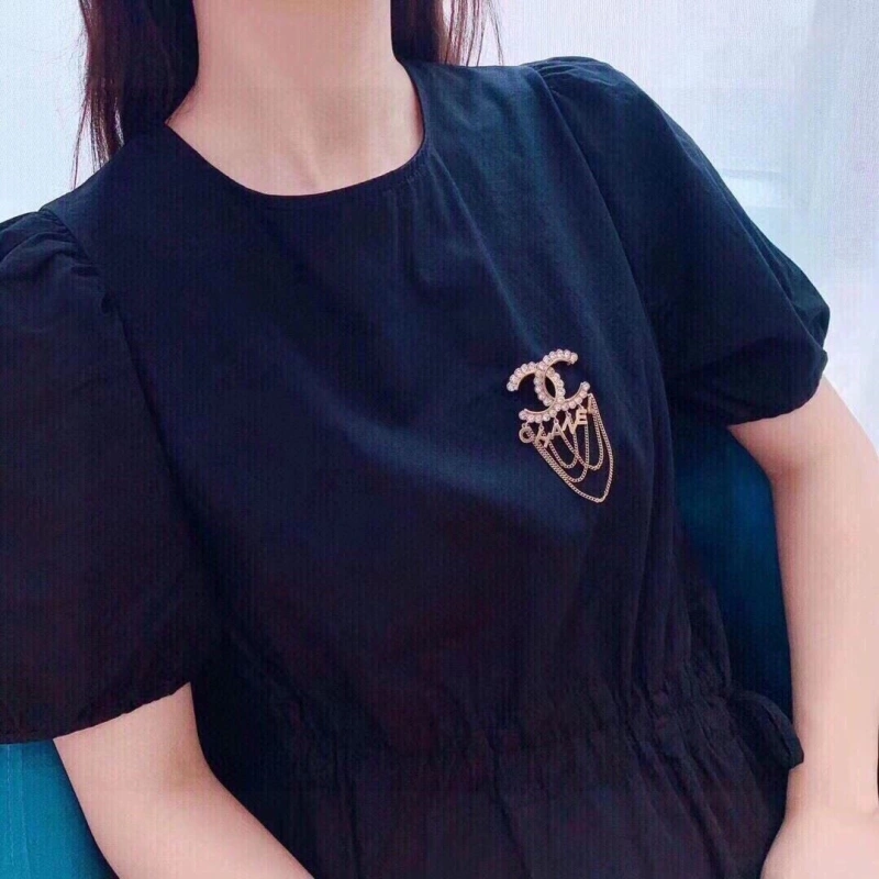 Bold Chxnxl Brooches 290508