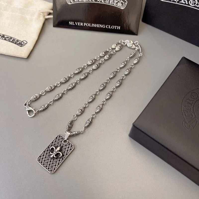 Chrxmx Hxxrts Necklaces Stylish 298393