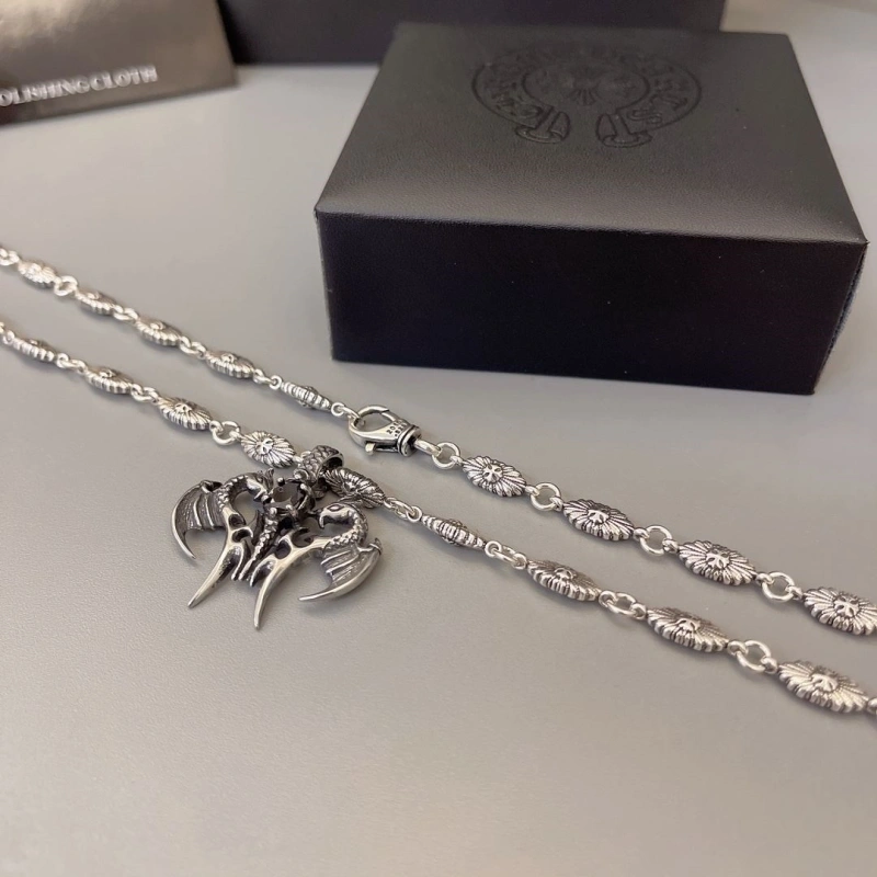 Vibrant Chrxmx Hxxrts Necklaces 298394