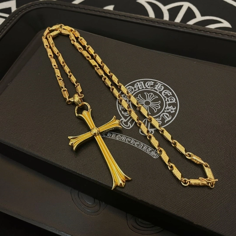 EyeCatching Chrxmx Hxxrts Necklaces 298385